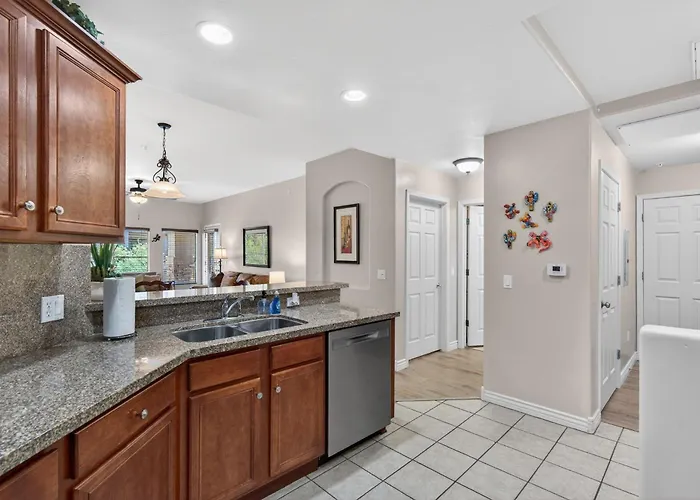 Resort-style At Toscana Of Desert Ridge Ferienhaus