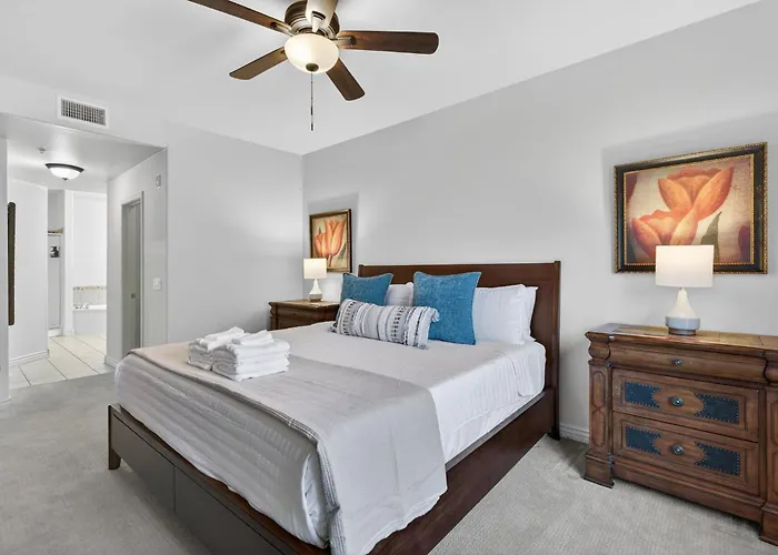Resort-style At Toscana Of Desert Ridge Ferienhaus